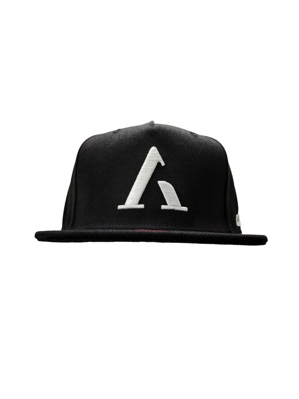 Classic Snapback Black & White