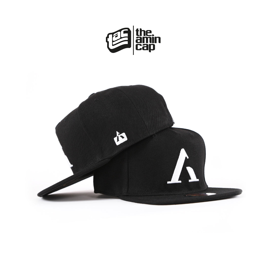 Classic Snapback Black & White