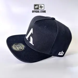 Classic Snapback Black & White